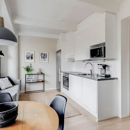 Modern 2 Bedroom In Centre *