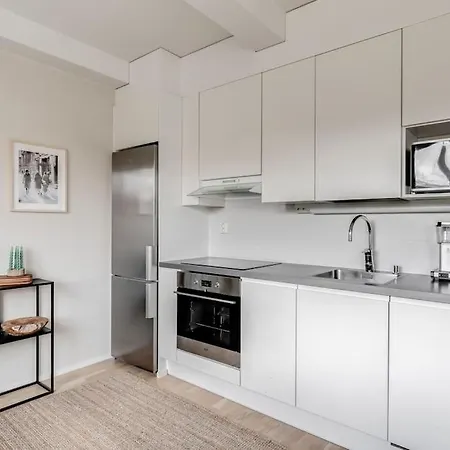 Modern 2 Bedroom In Centre Apartmán